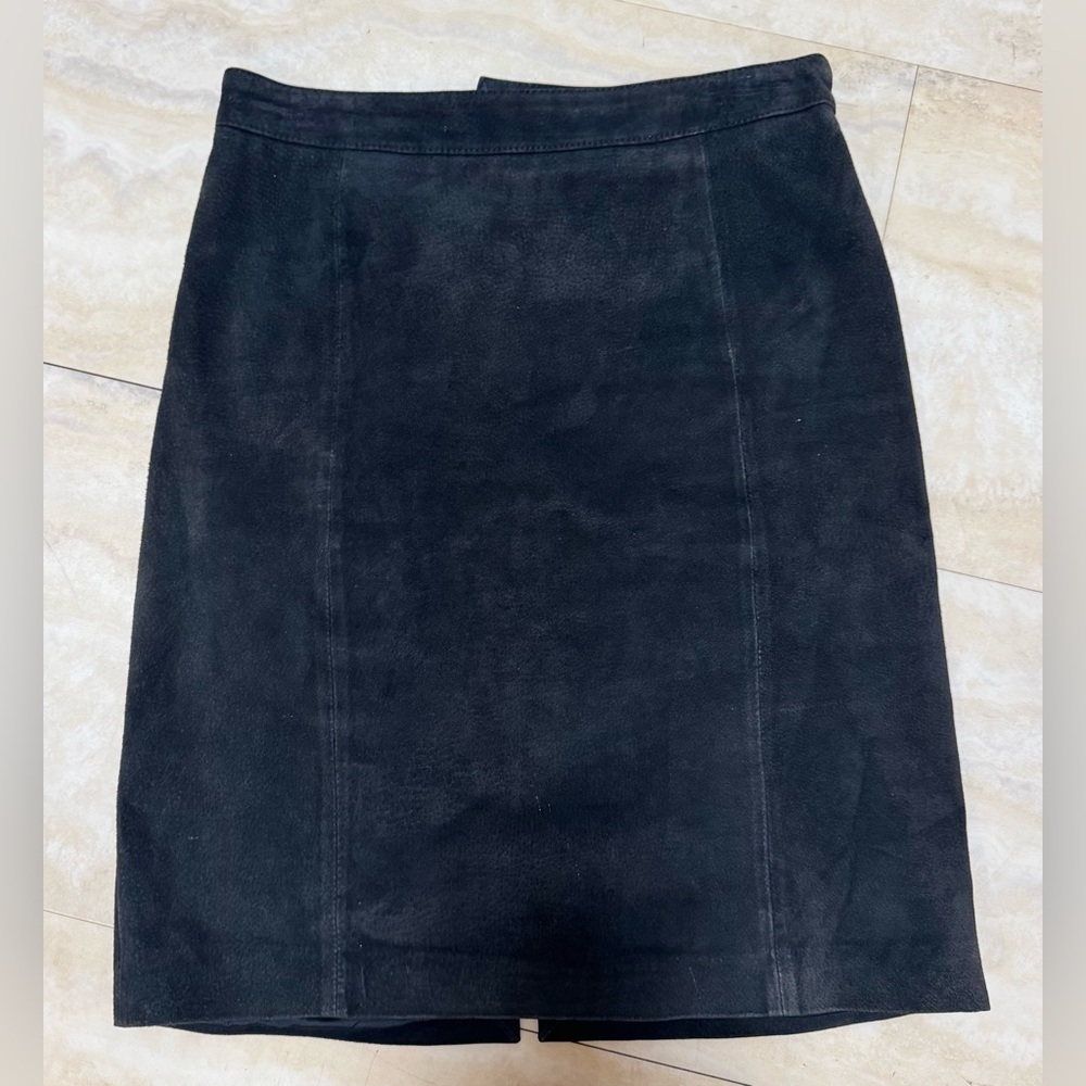 CLUB PELLE CANADA Elegant Black Suede Skirt (US 12)